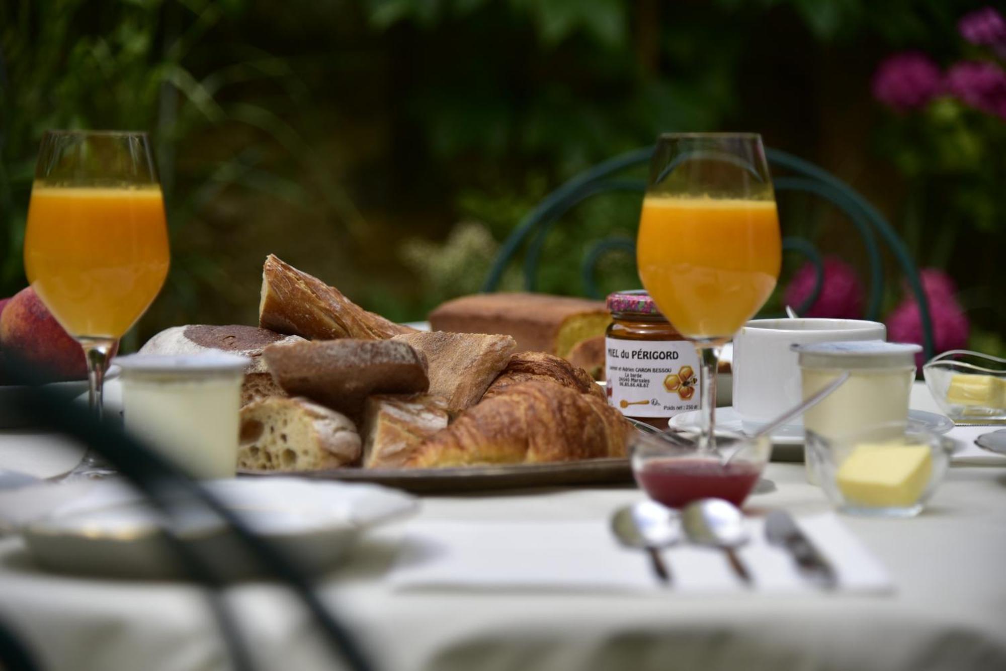 Logis Hotel Le Boudoir Belves Exterior photo